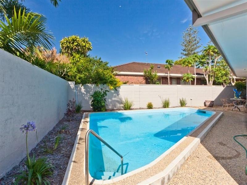 29 St Andrews Avenue, Isle Of Capri QLD 4217