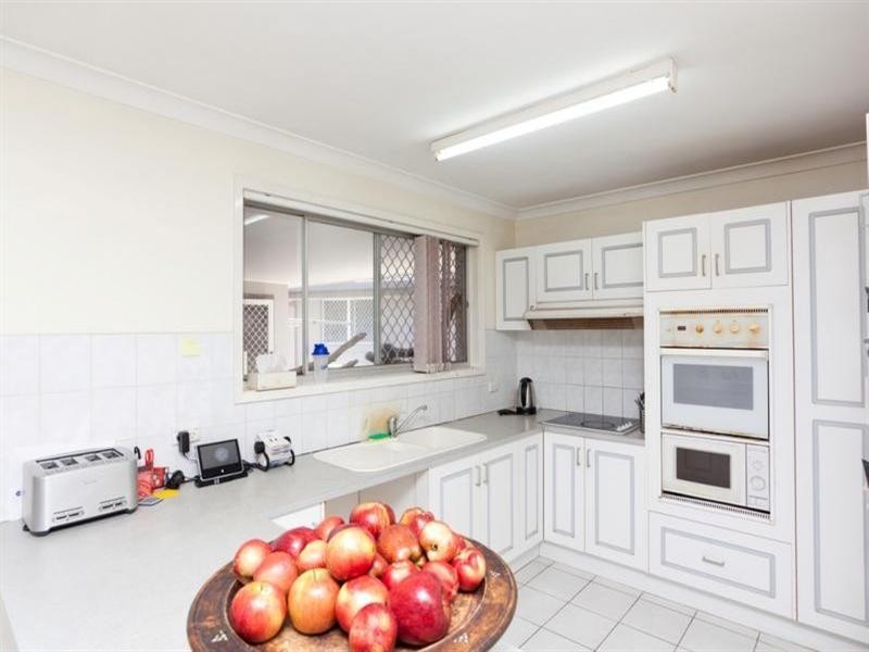 29 St Andrews Avenue, Isle Of Capri QLD 4217