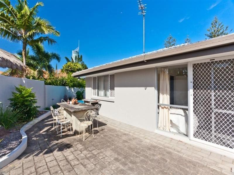 29 St Andrews Avenue, Isle Of Capri QLD 4217