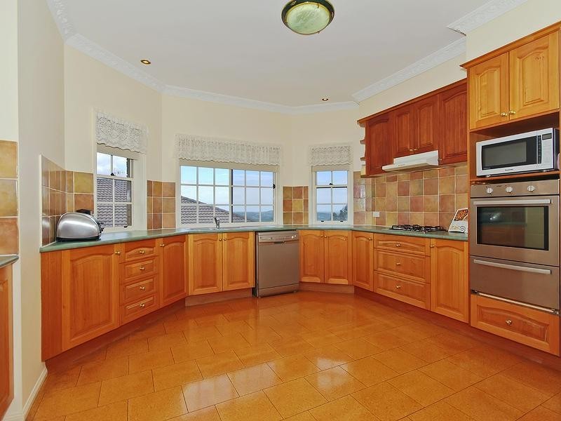 2 Ramada Place, Highland Park QLD 4211