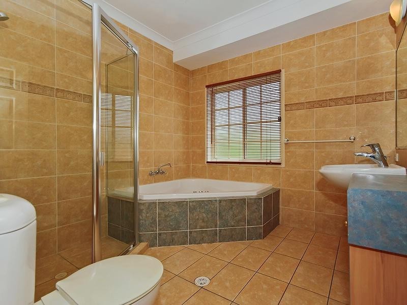 2 Ramada Place, Highland Park QLD 4211