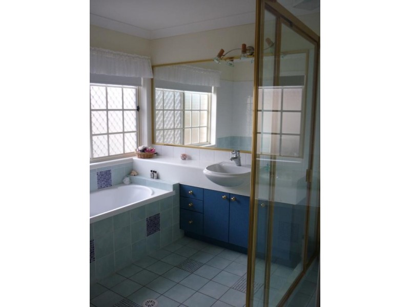 2 Ramada Place, Highland Park QLD 4211