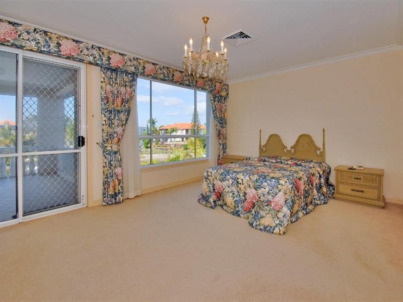 6 Rowes Court, Sorrento QLD 4217