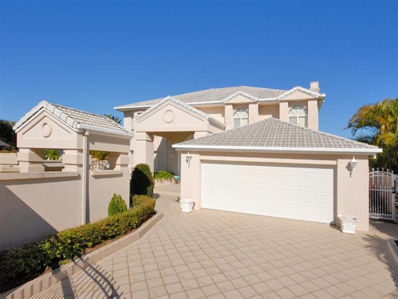 6 Rowes Court, Sorrento QLD 4217