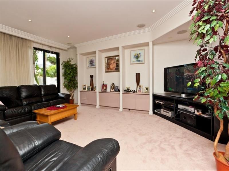 114 Campbell Street, Sorrento QLD 4217