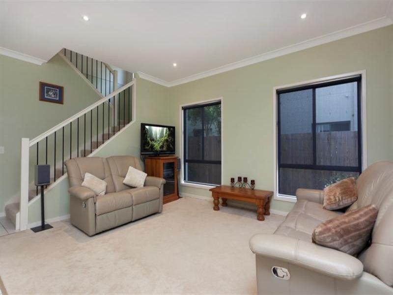 27 Casuarina Drive, Molendinar QLD 4214