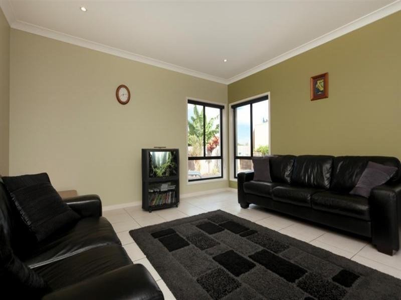 27 Casuarina Drive, Molendinar QLD 4214