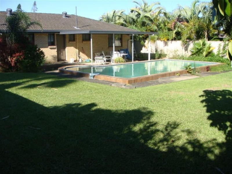 10 Lothian Avenue, Sorrento QLD 4217