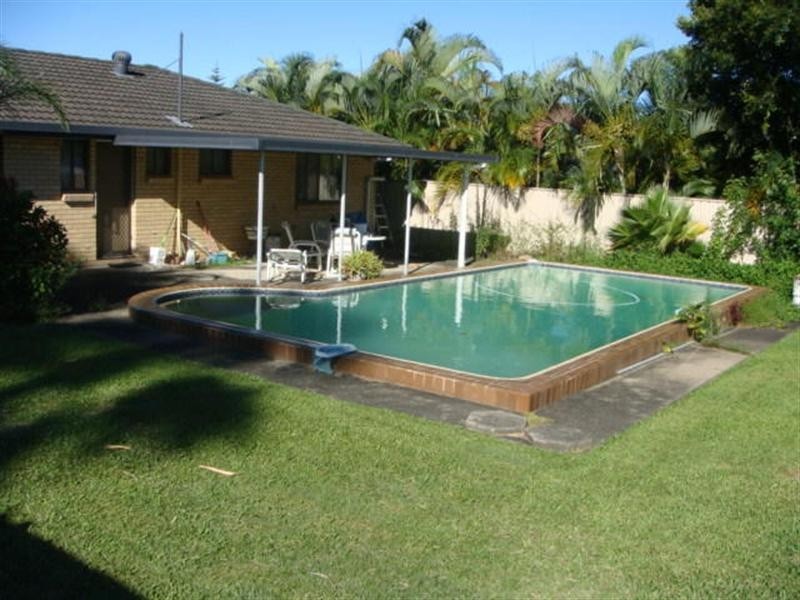 10 Lothian Avenue, Sorrento QLD 4217