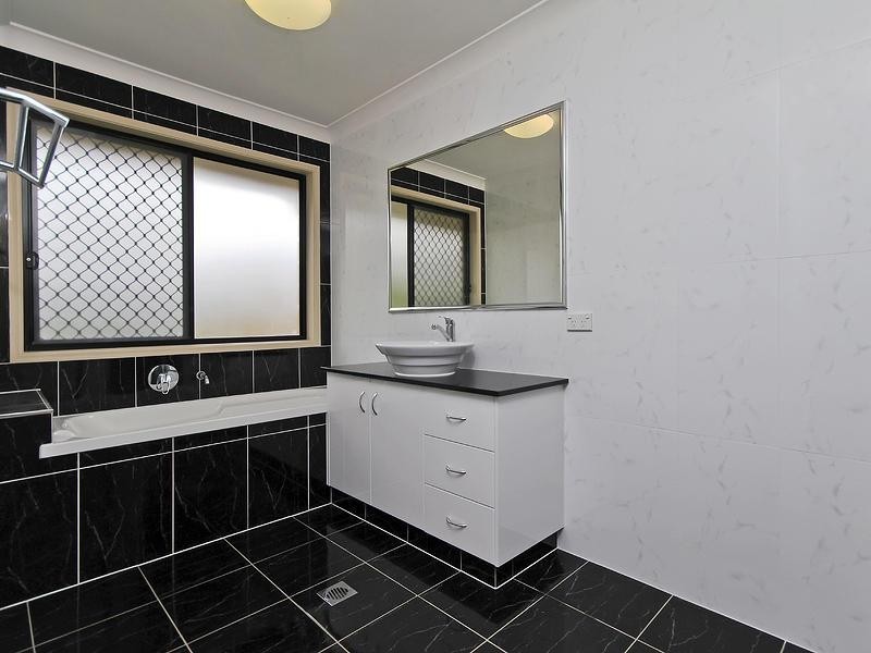 13 Hellman Street, Molendinar QLD 4214