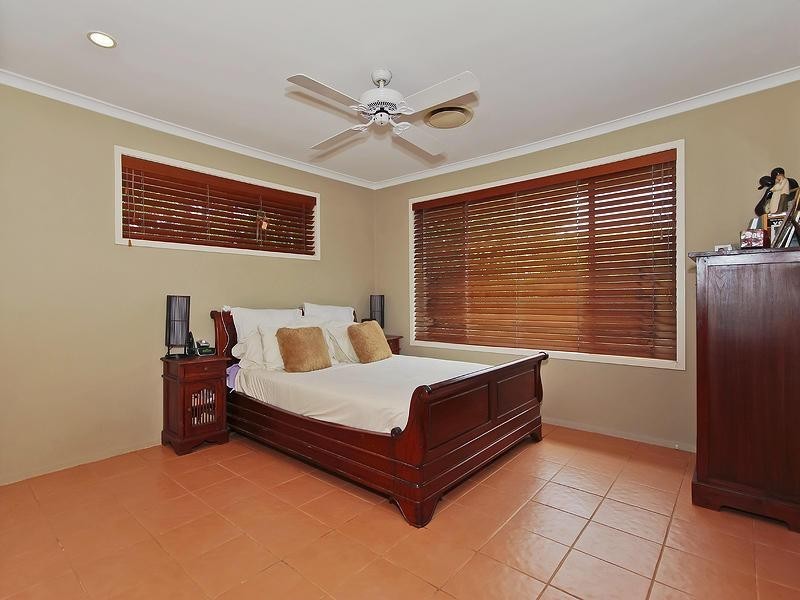 93 Monaco Street, Broadbeach Waters QLD 4218