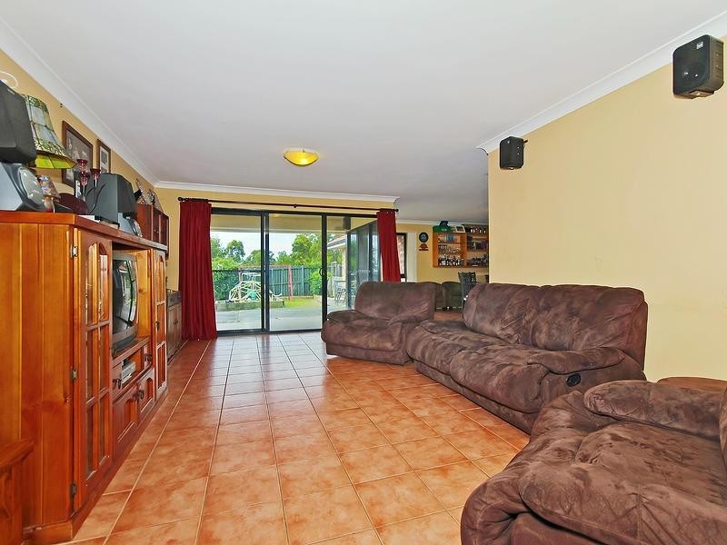 43 Zane Street, Molendinar QLD 4214