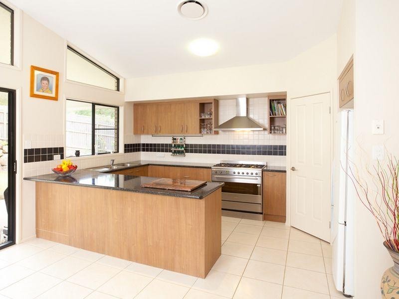 32 Roberts Drive, Maudsland QLD 4210