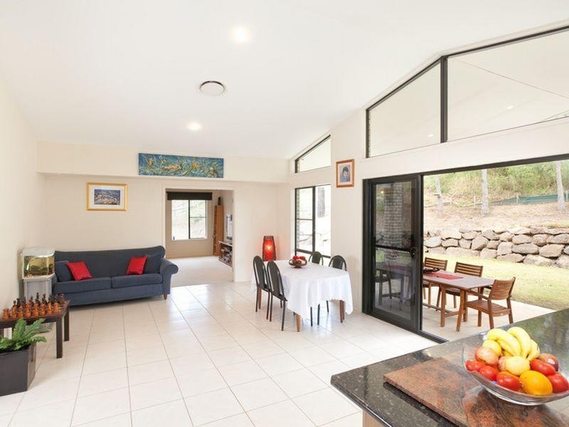 32 Roberts Drive, Maudsland QLD 4210