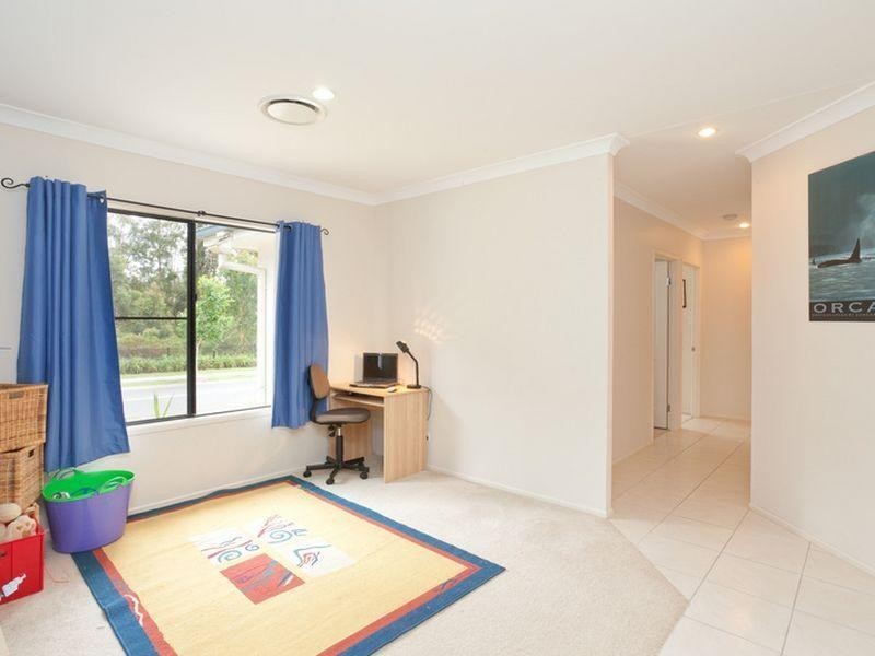 32 Roberts Drive, Maudsland QLD 4210