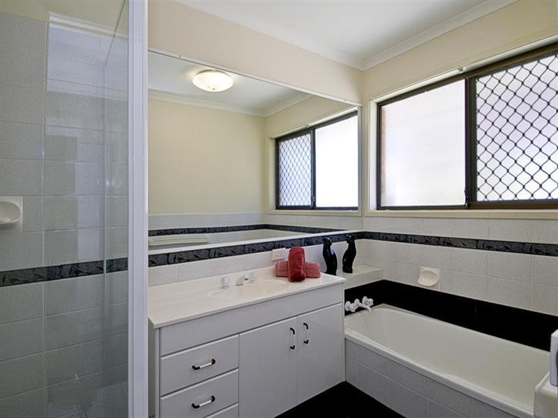 36 Claymore Crescent, Sorrento QLD 4217