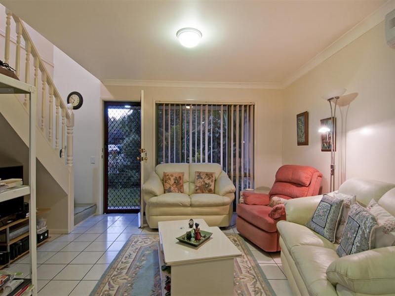 27 Bishops Landing. 18 Batchworth Road, Molendinar QLD 4214