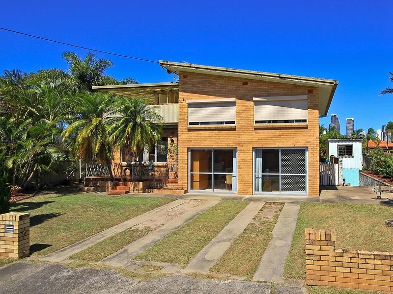 2 Summerland Key, Broadbeach Waters QLD 4218