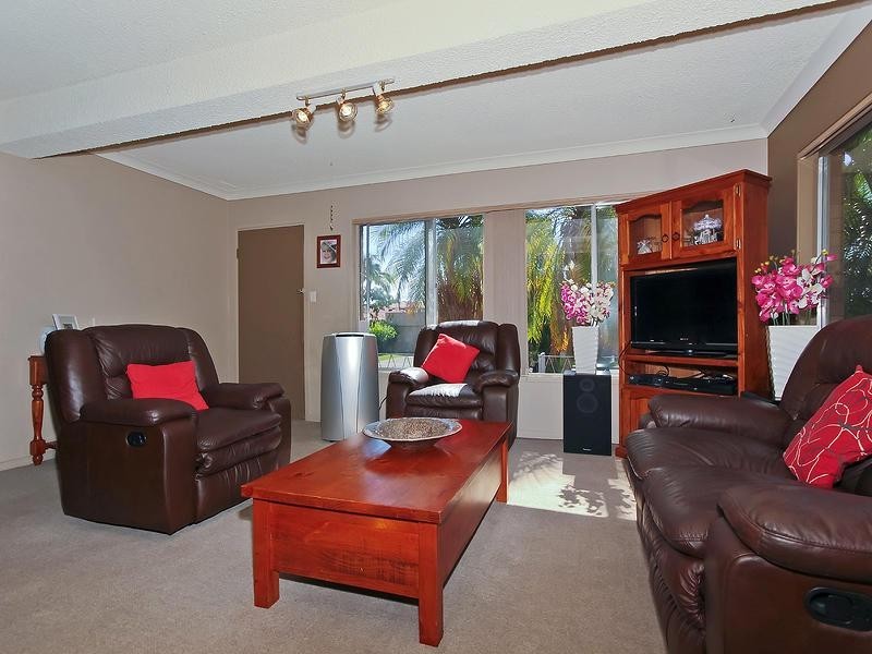 2 Summerland Key, Broadbeach Waters QLD 4218