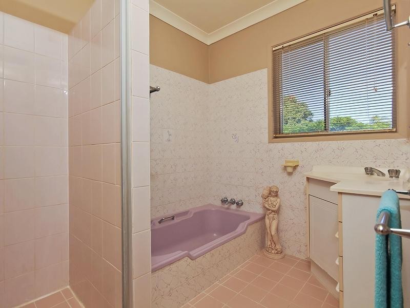 2 Summerland Key, Broadbeach Waters QLD 4218