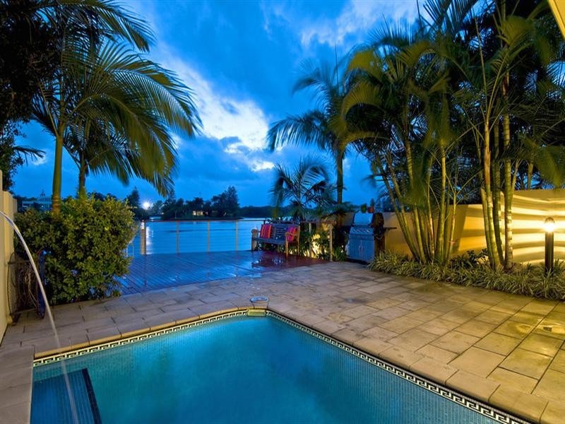 2/6 Sunset Boulevard, Surfers Paradise QLD 4217