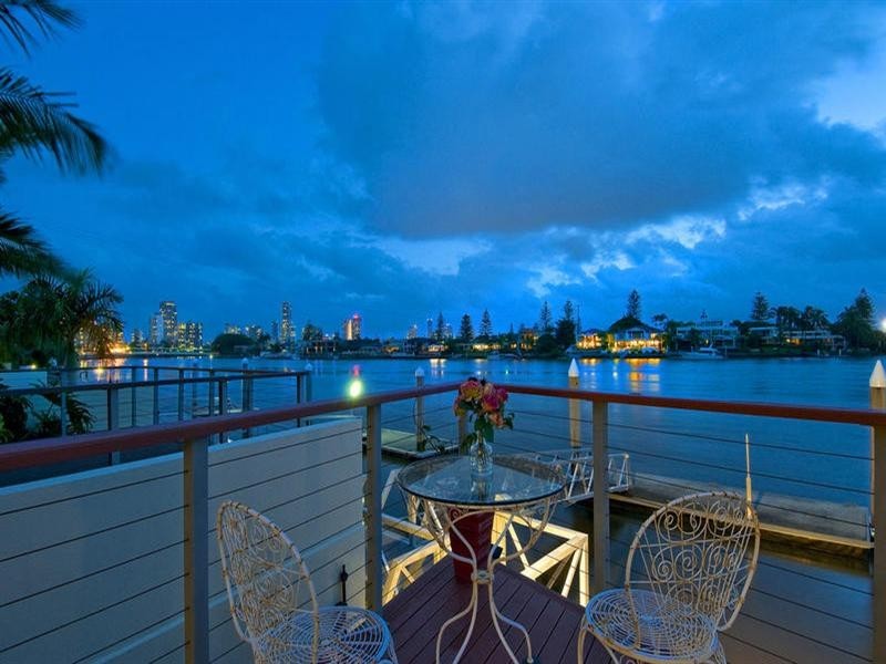 2/6 Sunset Boulevard, Surfers Paradise QLD 4217