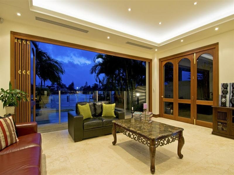 2/6 Sunset Boulevard, Surfers Paradise QLD 4217