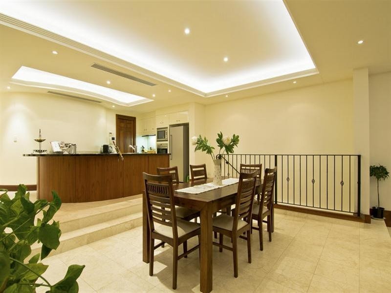 2/6 Sunset Boulevard, Surfers Paradise QLD 4217