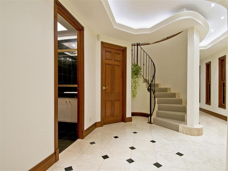 2/6 Sunset Boulevard, Surfers Paradise QLD 4217