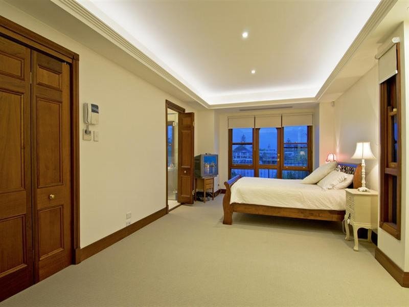 2/6 Sunset Boulevard, Surfers Paradise QLD 4217