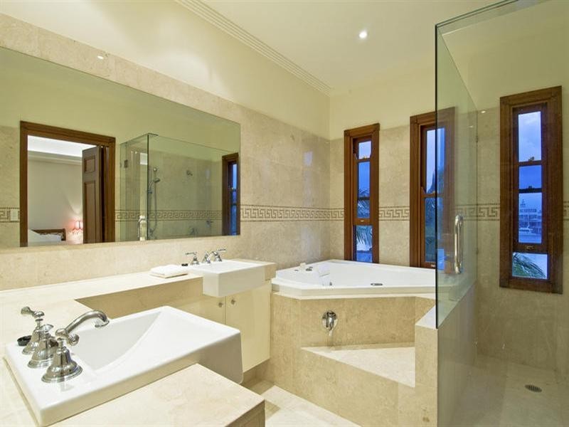 2/6 Sunset Boulevard, Surfers Paradise QLD 4217