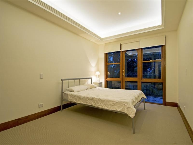 2/6 Sunset Boulevard, Surfers Paradise QLD 4217