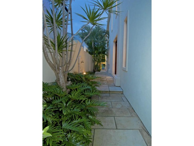 2/6 Sunset Boulevard, Surfers Paradise QLD 4217