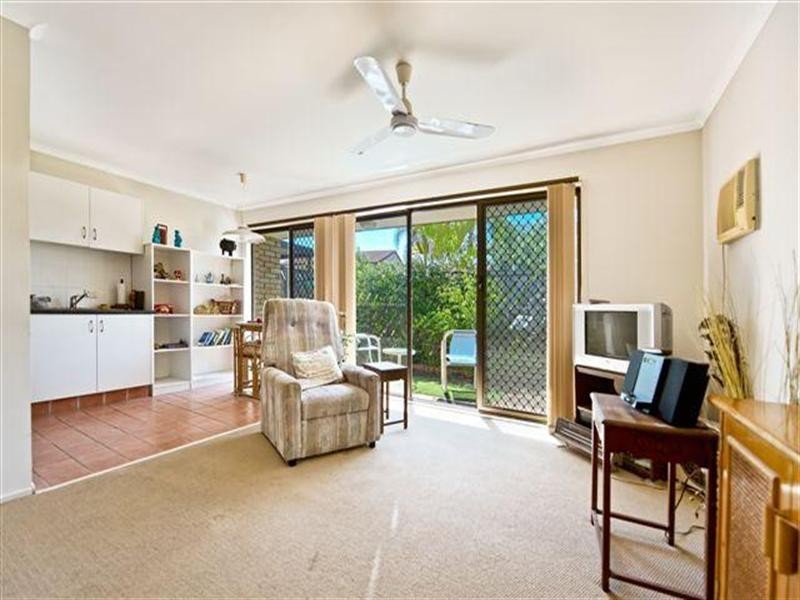 12 Paradise Palms Villas.  37 St Kevins Avenue, Benowa QLD 4217
