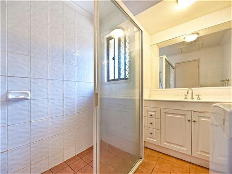 12 Paradise Palms Villas.  37 St Kevins Avenue, Benowa QLD 4217