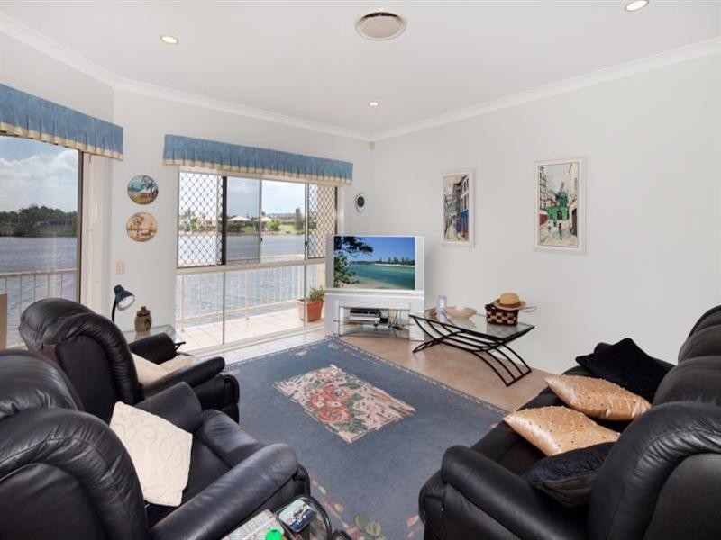 6 Massachusetts Court, Varsity Lakes QLD 4227