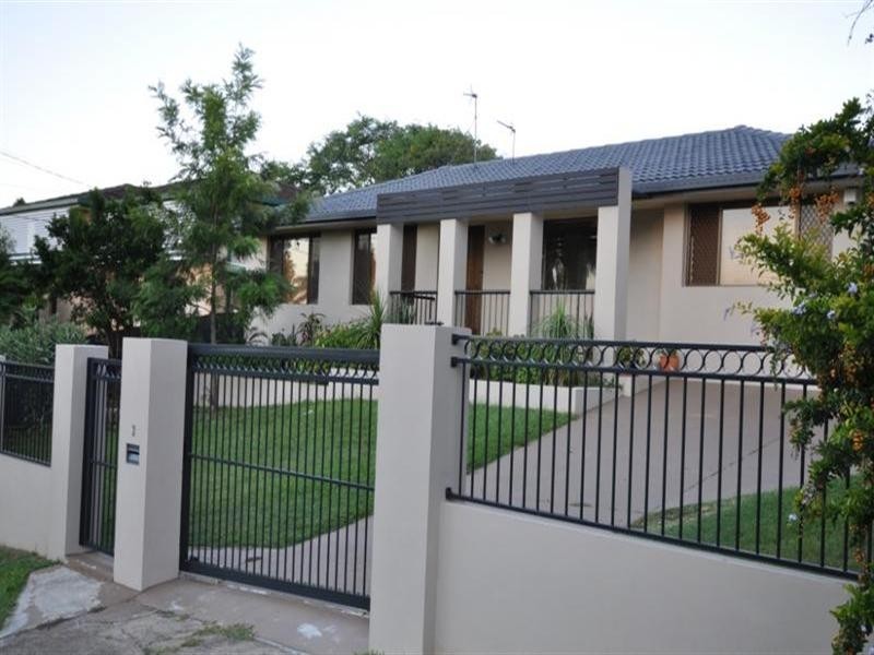 3 Nimrud Street, Southport QLD 4215