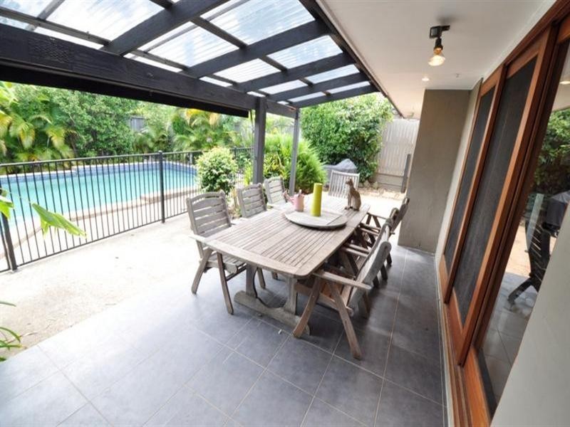 18 Grevillia Avenue, Southport QLD 4215