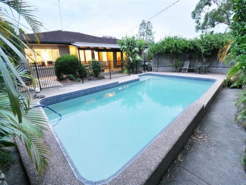 18 Grevillia Avenue, Southport QLD 4215