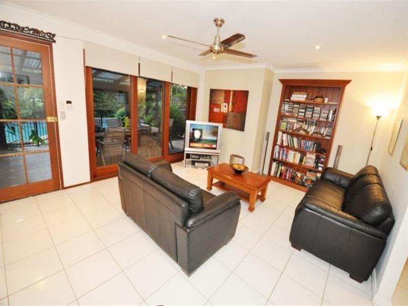 18 Grevillia Avenue, Southport QLD 4215