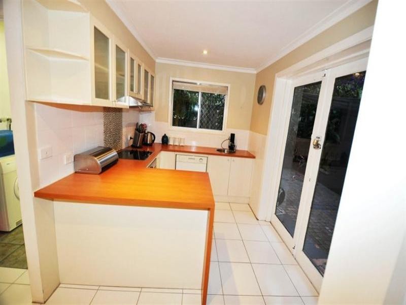 18 Grevillia Avenue, Southport QLD 4215