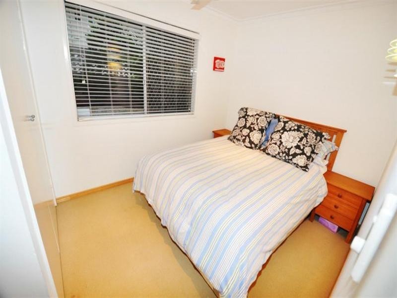 18 Grevillia Avenue, Southport QLD 4215