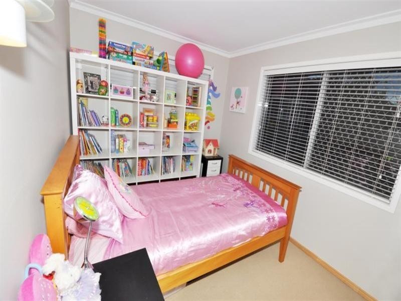 18 Grevillia Avenue, Southport QLD 4215