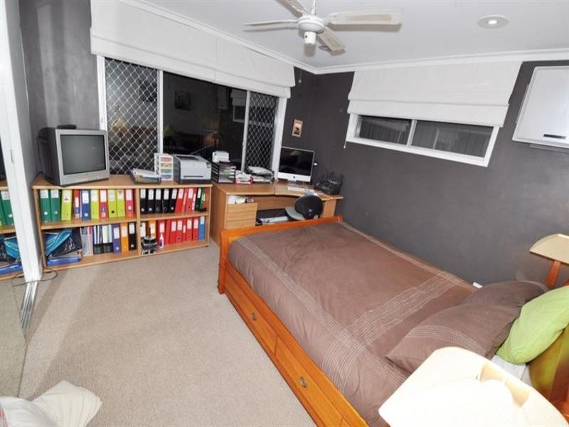 18 Grevillia Avenue, Southport QLD 4215