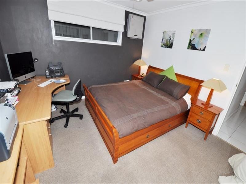 18 Grevillia Avenue, Southport QLD 4215