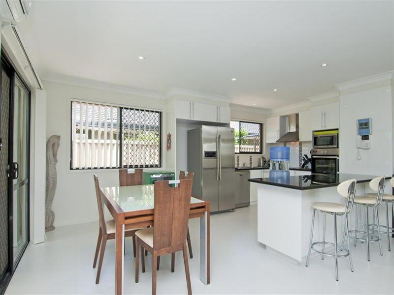 15 Tiwi Street, Sorrento QLD 4217