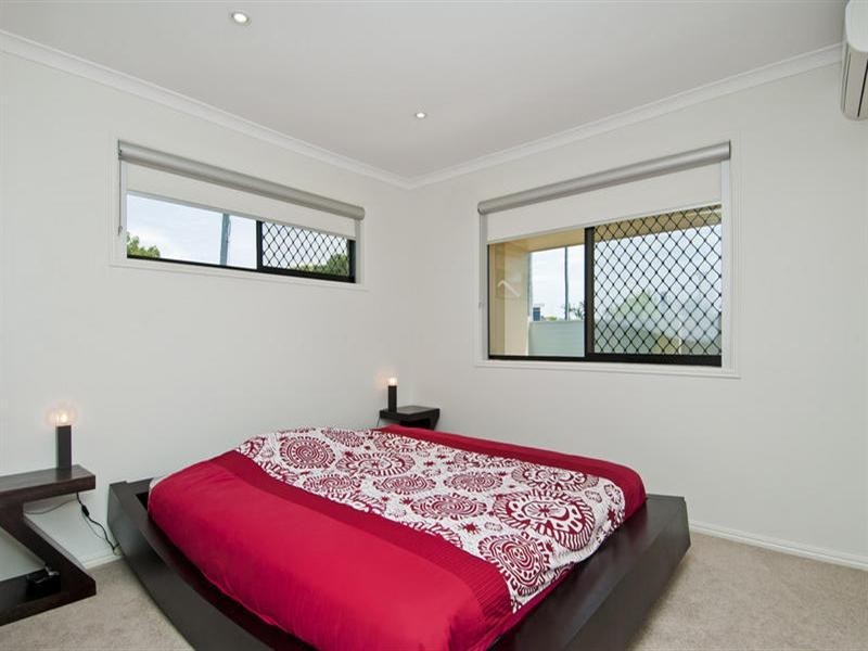 15 Tiwi Street, Sorrento QLD 4217