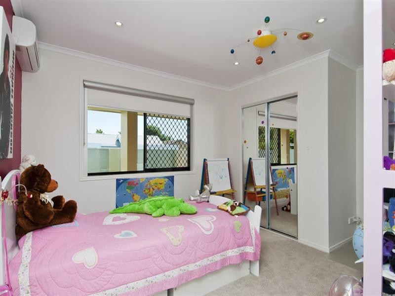 15 Tiwi Street, Sorrento QLD 4217