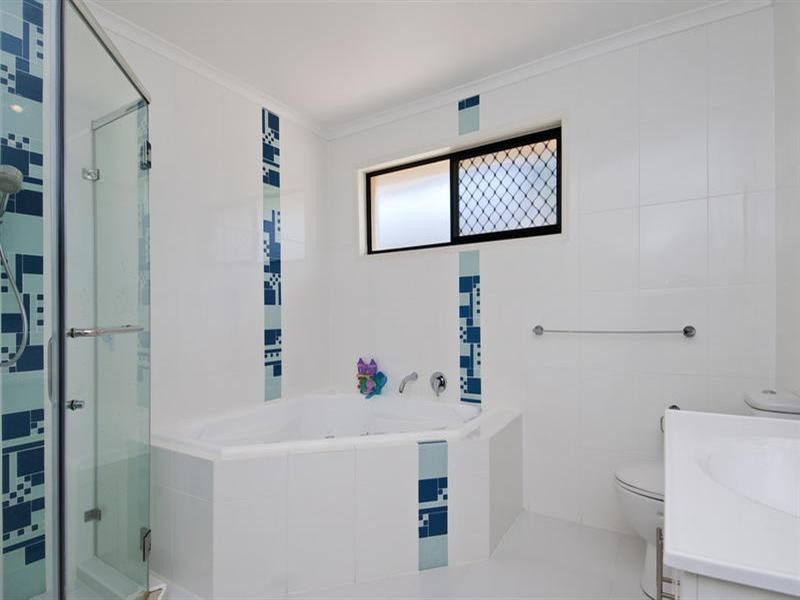 15 Tiwi Street, Sorrento QLD 4217