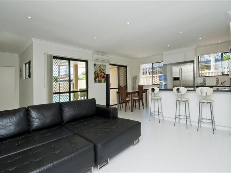 15 Tiwi Street, Sorrento QLD 4217